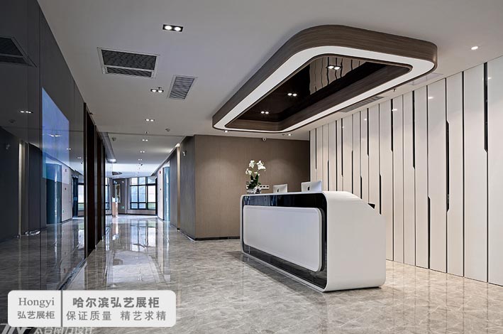 為什么選擇哈爾濱弘藝展柜廠？專業展柜設計與施工優勢解析